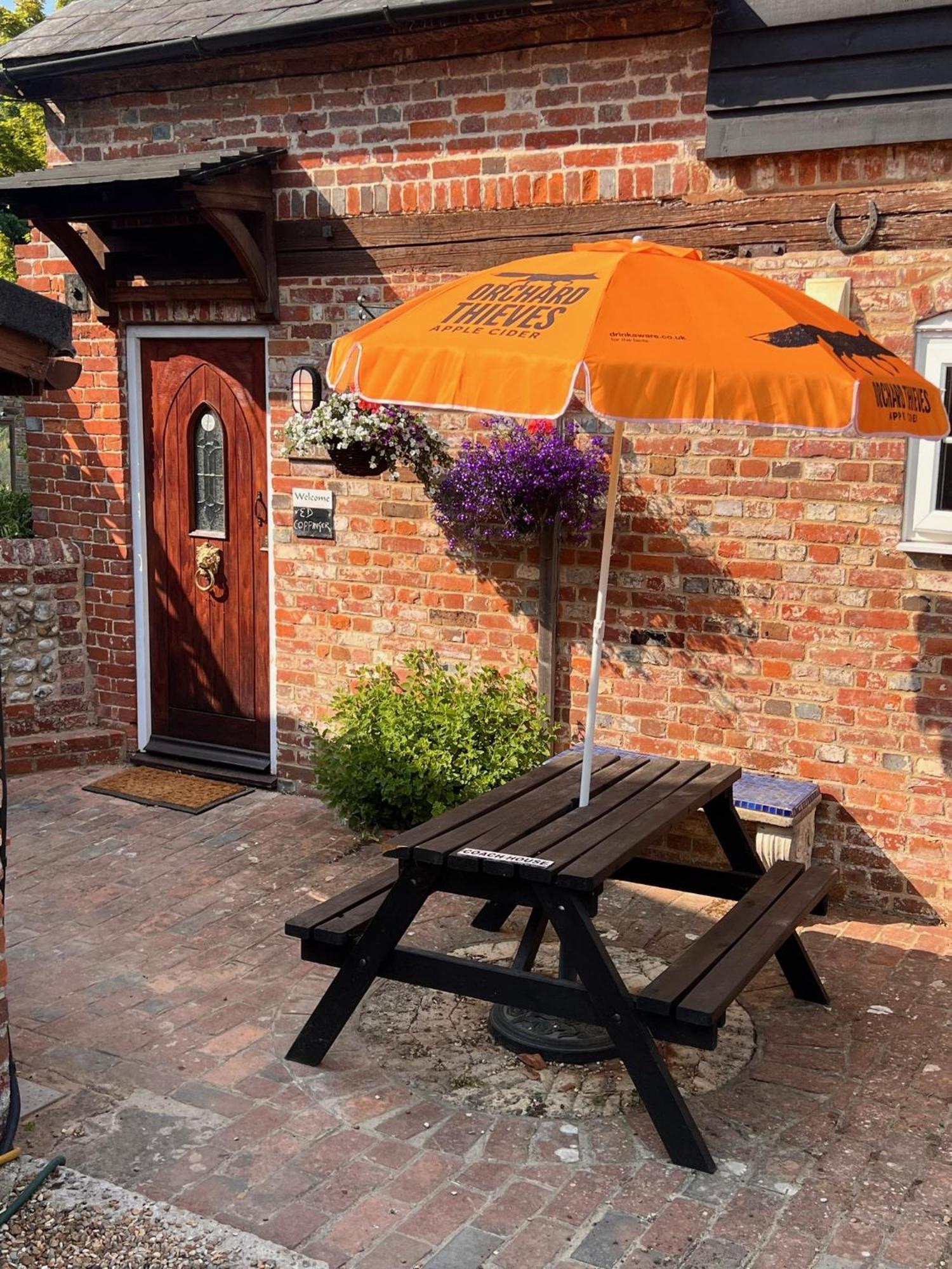 Hunston Mill Self Catering Dog Stay For Free Chichester Kültér fotó