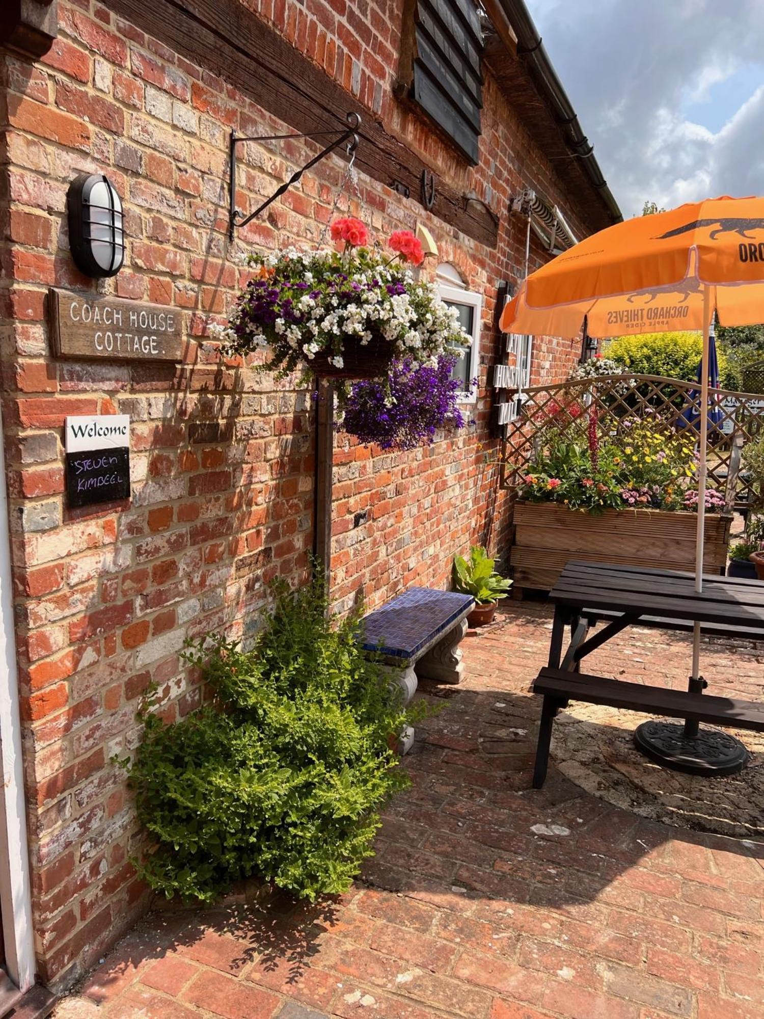Hunston Mill Self Catering Dog Stay For Free Chichester Kültér fotó